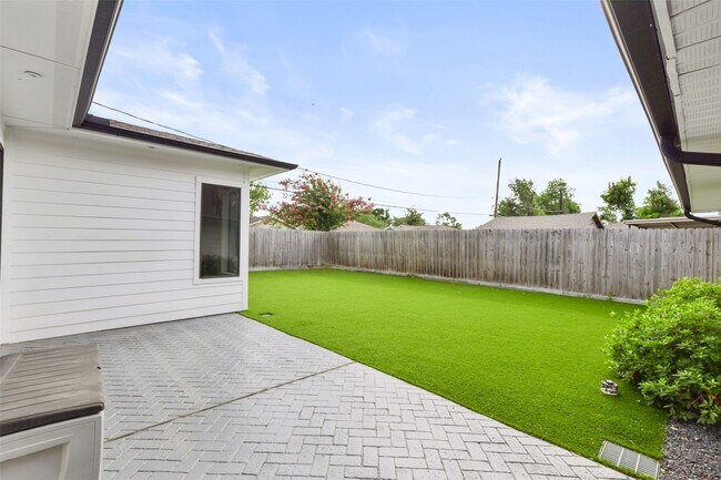 Building Photo - 2703 Tannehill Dr
