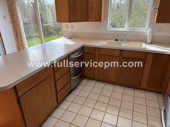 Building Photo - Basement apartment in a house