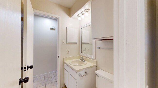 Building Photo - 301 Manuel Dr