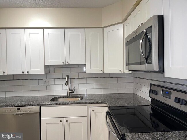 Building Photo - 1420 Locust St