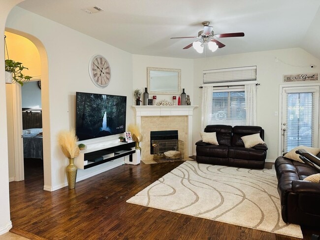 Building Photo - 2448 Elm Valley Dr