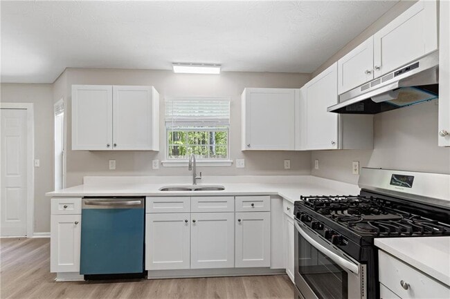 Building Photo - 3228 Diamond Blf