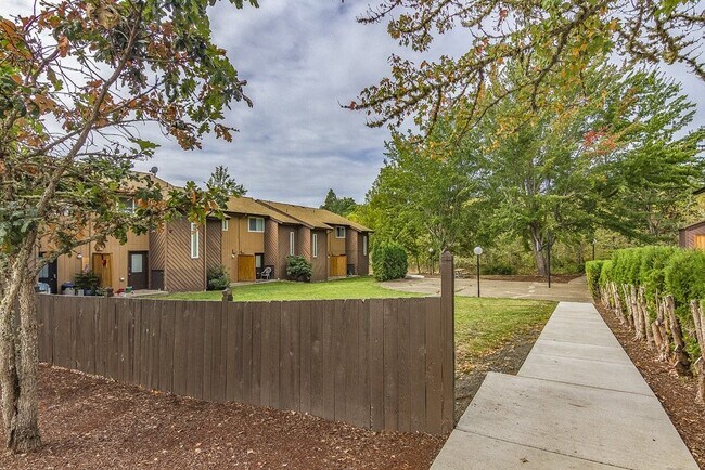 Building Photo - 501 N Moss St