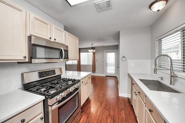 Building Photo - 1536 Kew Garden Dr