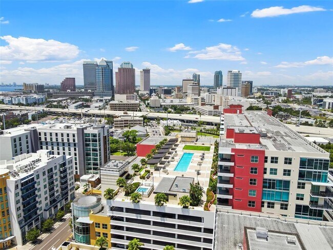 Building Photo - 1120 E Kennedy Blvd