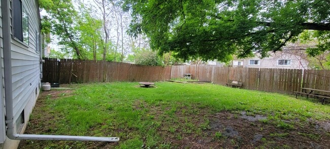 Building Photo - Move In Ready Home In Clinton Township