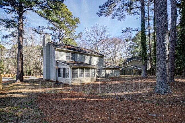 Building Photo - 216 Shadowood Ln