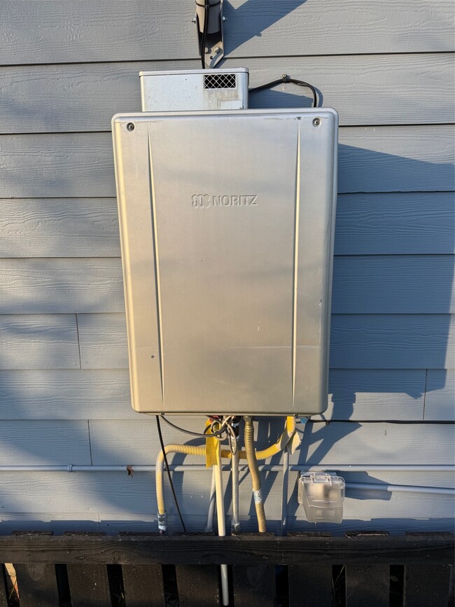 Building Photo - 702 Marion St