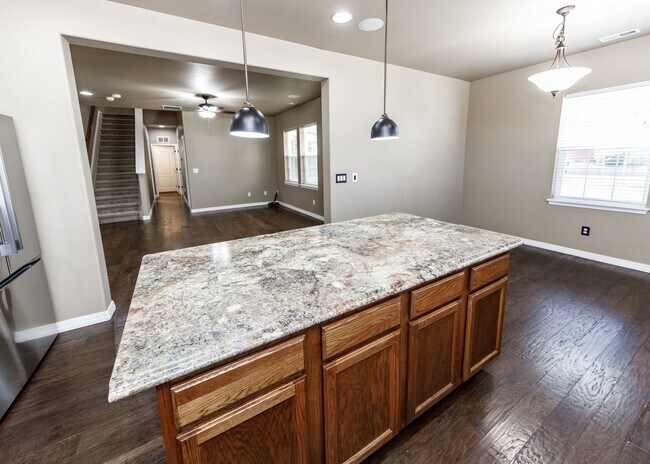 Building Photo - Westside 3 Bed Townhouse in Gold Hill Mesa