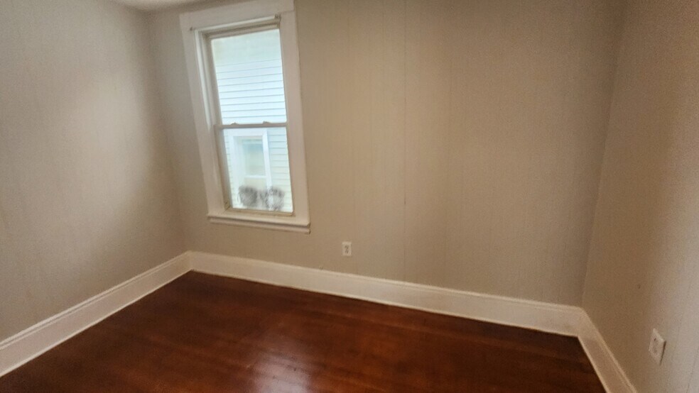 Building Photo - 114 Cedar Hill Ave