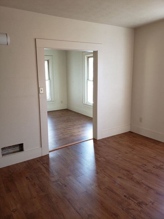Building Photo - 1208 Koenigstein Ave