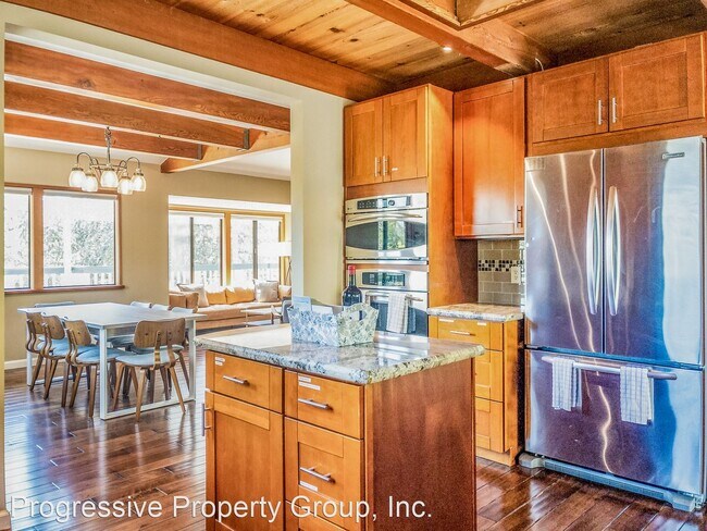 Building Photo - 4 br, 2.5 bath House - 5561 Yerba Buena Road