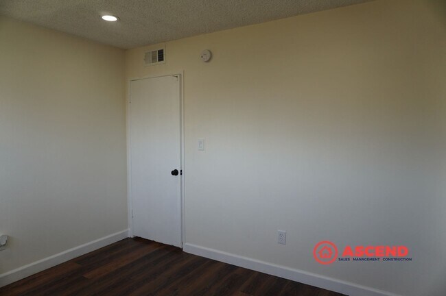 Building Photo - Spacious 4BR/2BA Bakersfield Home with Fireplace