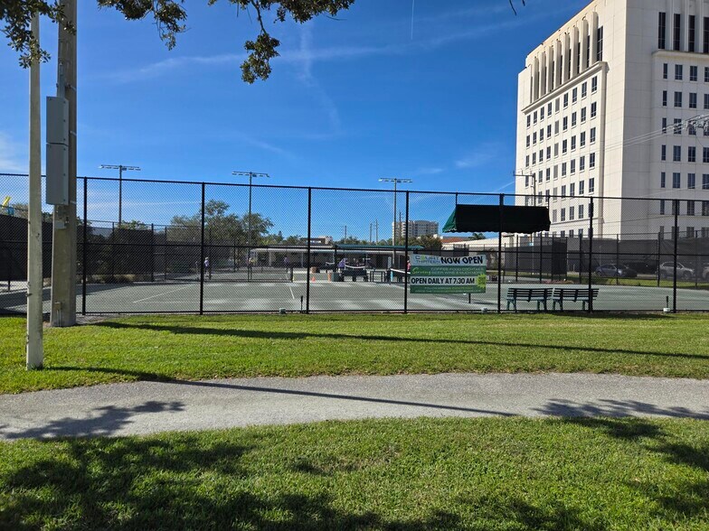 Building Photo - 2304 Ringling Blvd