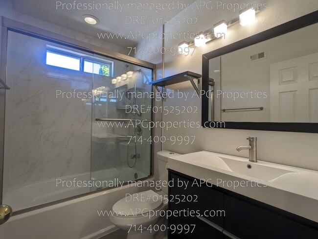 Building Photo - 3519 E Balmoral Dr