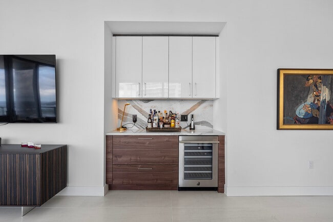 Building Photo - 301 1st St S