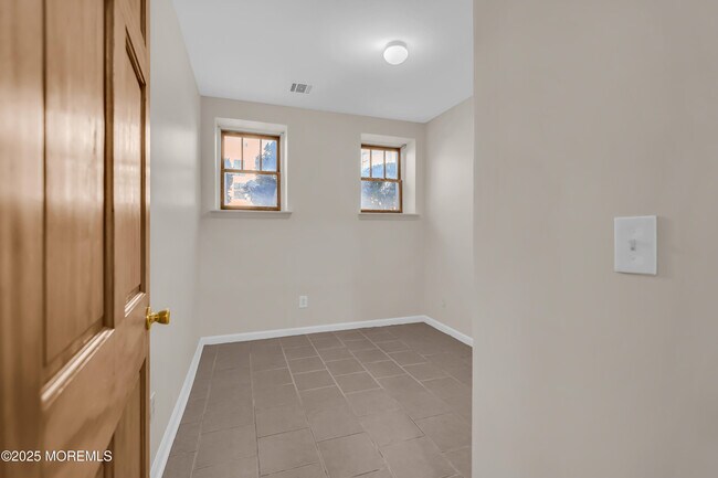 Building Photo - 218 2nd Ave