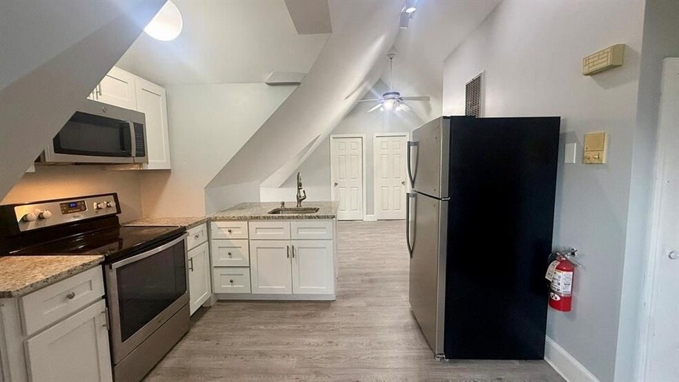 Building Photo - 209 Cottage St.