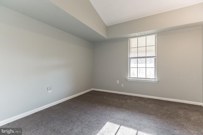 Building Photo - 65 Sandybrook Dr