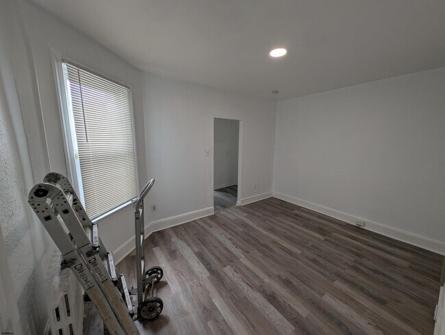 Building Photo - 1056 N Ohio Ave
