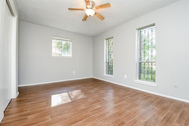 Building Photo - 23114 Newgate Dr
