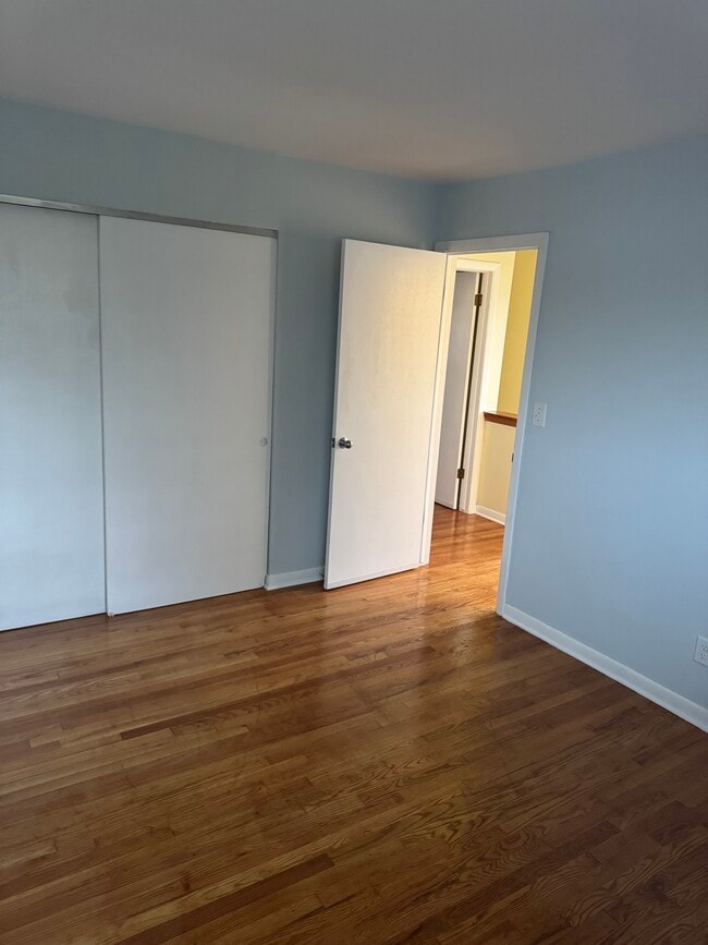 Building Photo - 6262 S Robert Ave