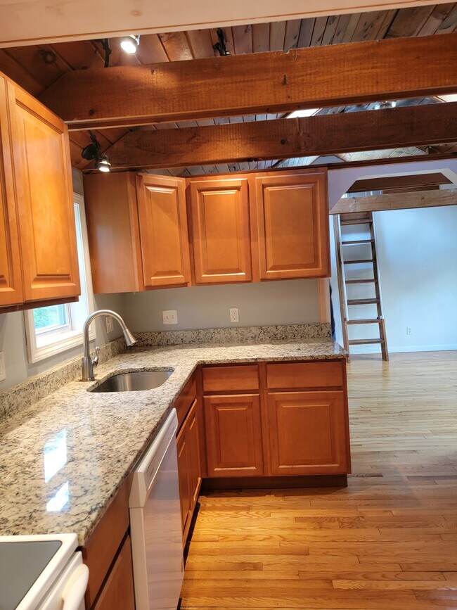 Building Photo - 103 Shore Dr