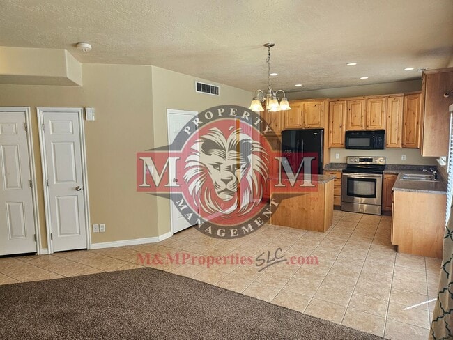 Building Photo - 3 Bd 2.5 Bath Condo 2 Car Garage