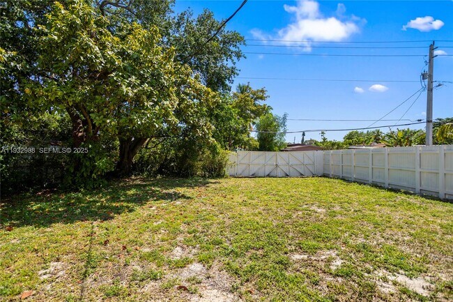 Building Photo - 1640 NE 183rd St