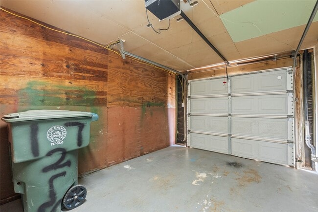 Building Photo - 1725 Avenue O