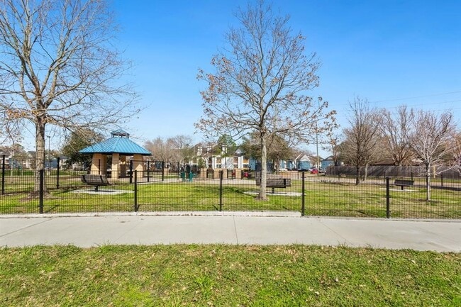 Building Photo - 11623 Waldemar Dr