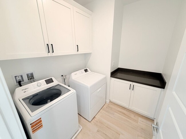 Building Photo - Beautifully upgraded home in the desirable Le Campanile Community