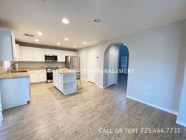 Building Photo - 605 Sonoran Heights Ave