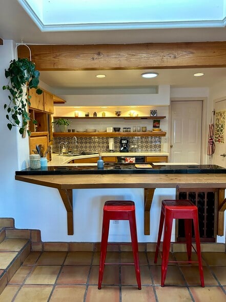 Building Photo - 2831 Plaza Verde