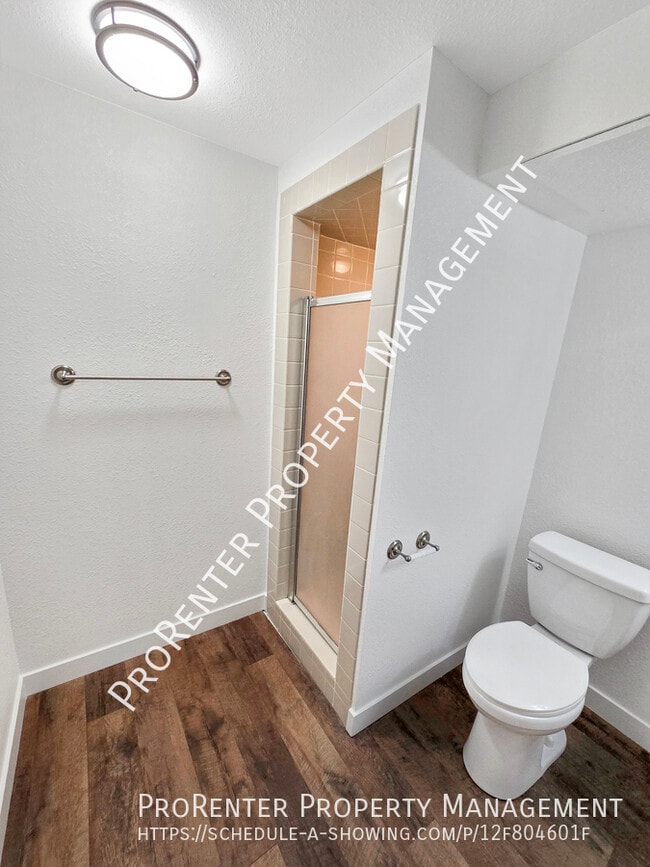 Building Photo - 975 Essex Ct Way