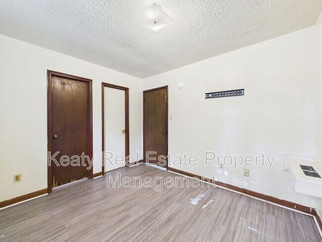 Building Photo - 207 Rue Royale