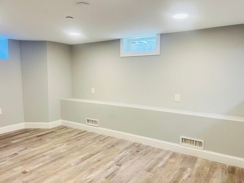 Building Photo - 19 Plymouth St