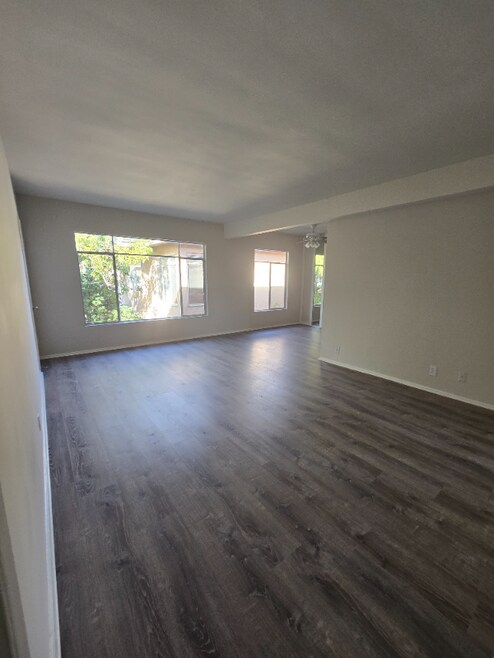 Building Photo - 13531 Wyandotte St