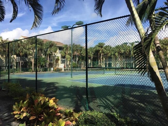 Building Photo - 17102 Glenmoor Dr