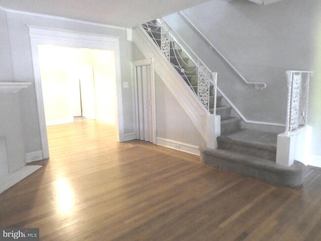 Building Photo - 1213 S 54th St