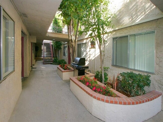 Building Photo - Vista Pointe II