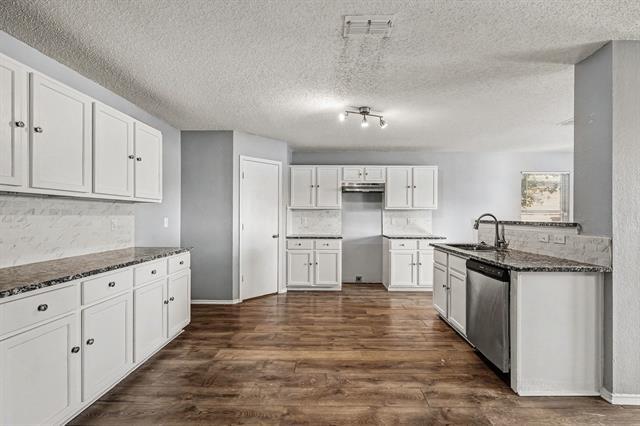 Building Photo - 2256 White Oak Dr