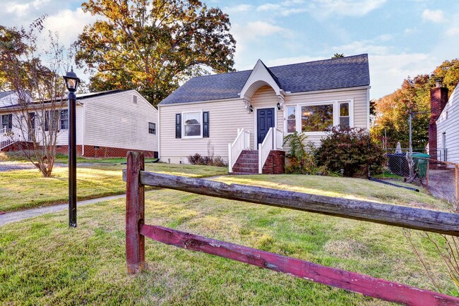 Building Photo - Cape Cod House