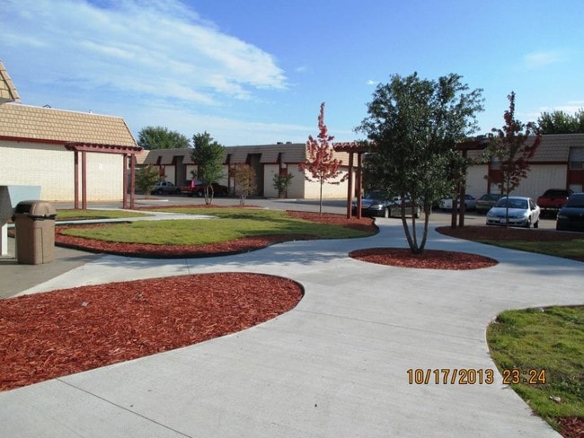 Building Photo - 1240 S Memorial Dr #B7- 1107