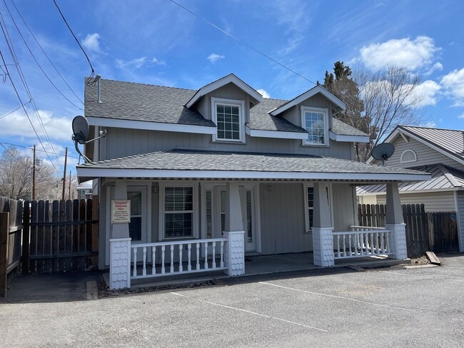 Primary Photo - 824 NW Newport Ave