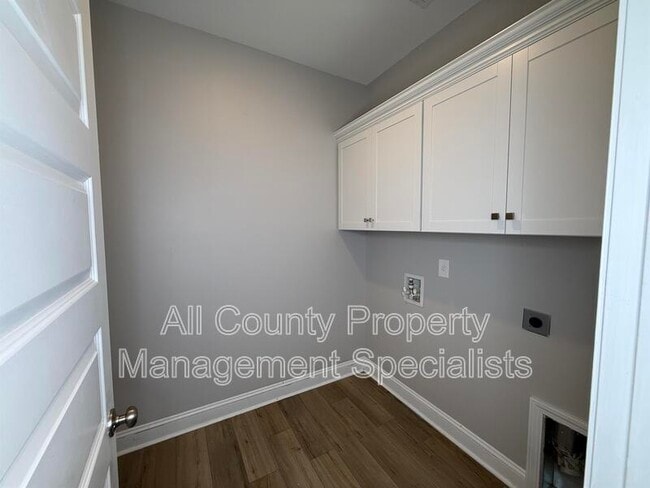 Building Photo - 333 Underhill Dr