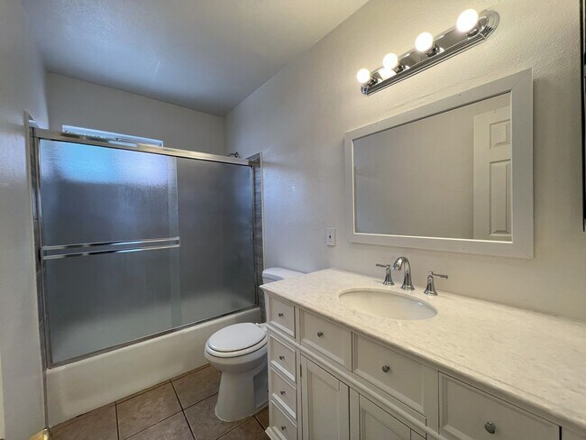 Building Photo - Must See 4 bedroom 2 and a half bathroom h...