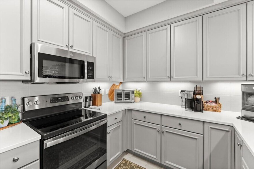 Building Photo - 6 Riverwalk Drive