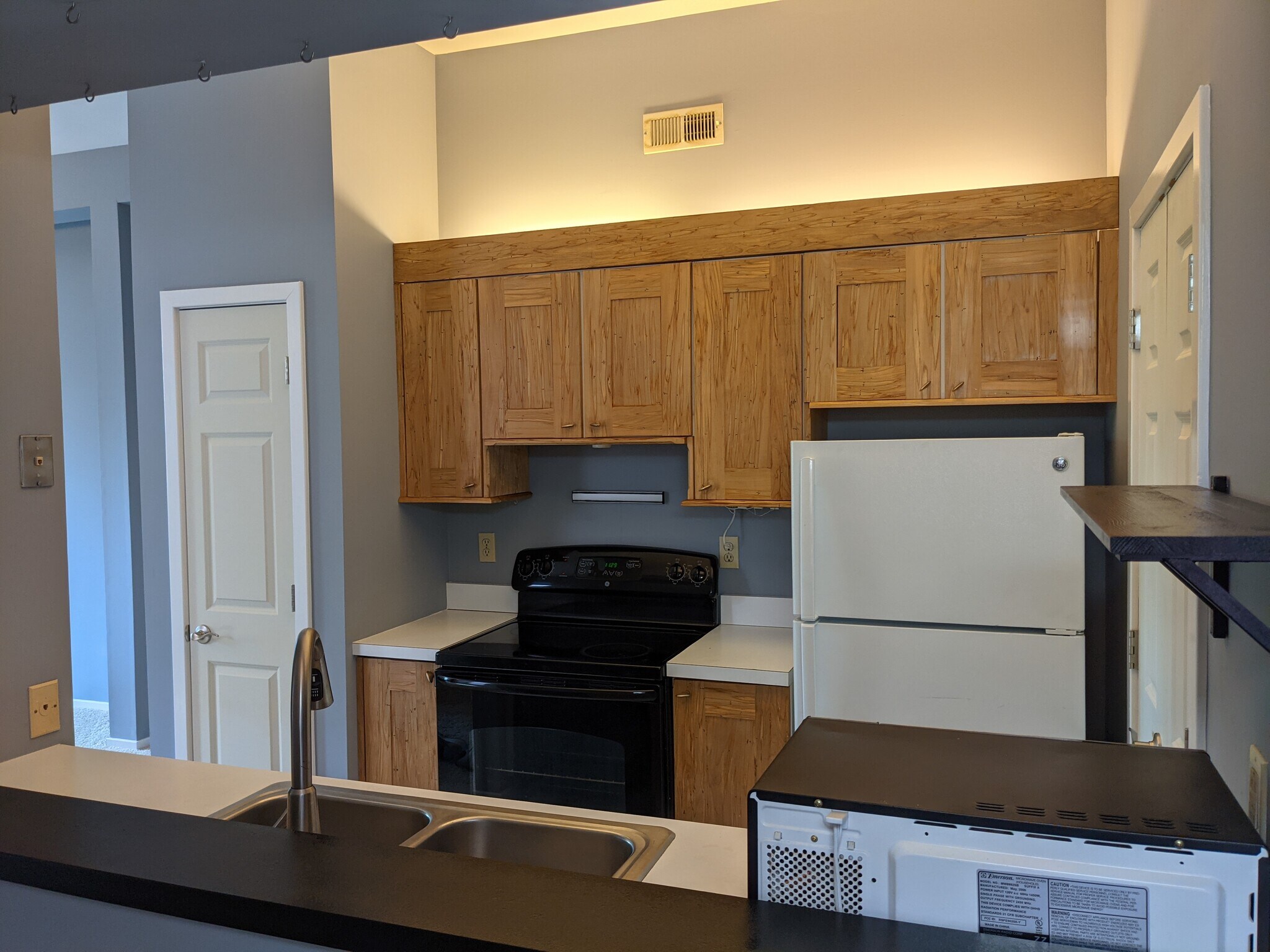 Kitchen from front hall - 4496 Maryland Ave