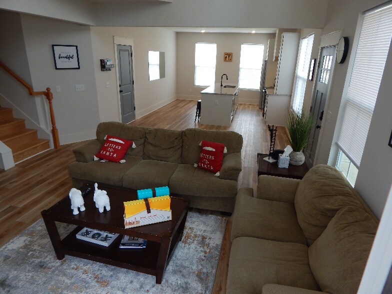 Building Photo - 233 Marshland Ln